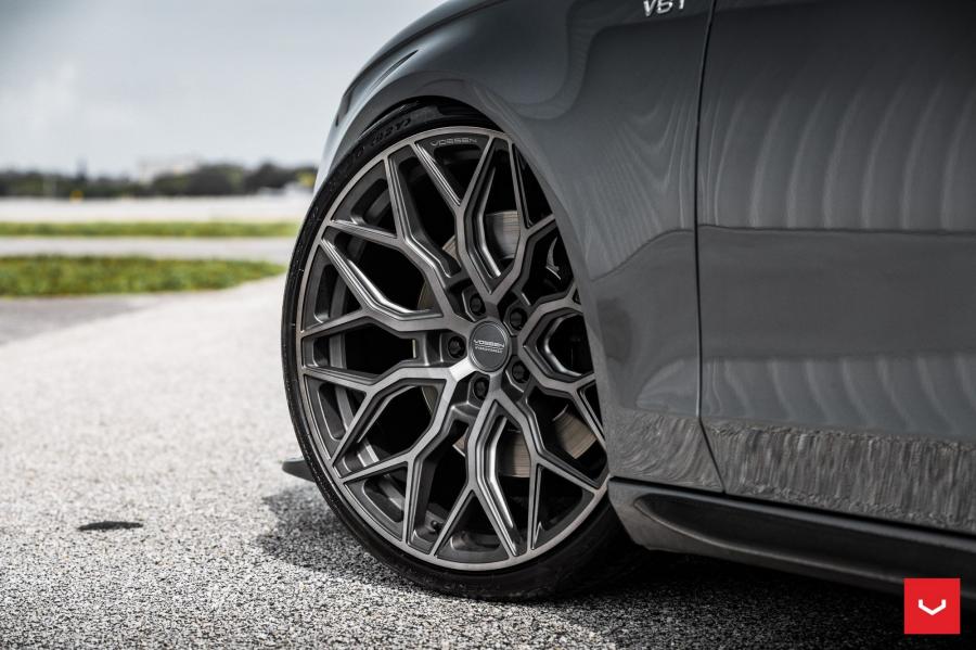 Детали экстерьера Audi S4 Sedan on Vossen Wheels (HF-2) 2018 года  (фото 7 из 22)